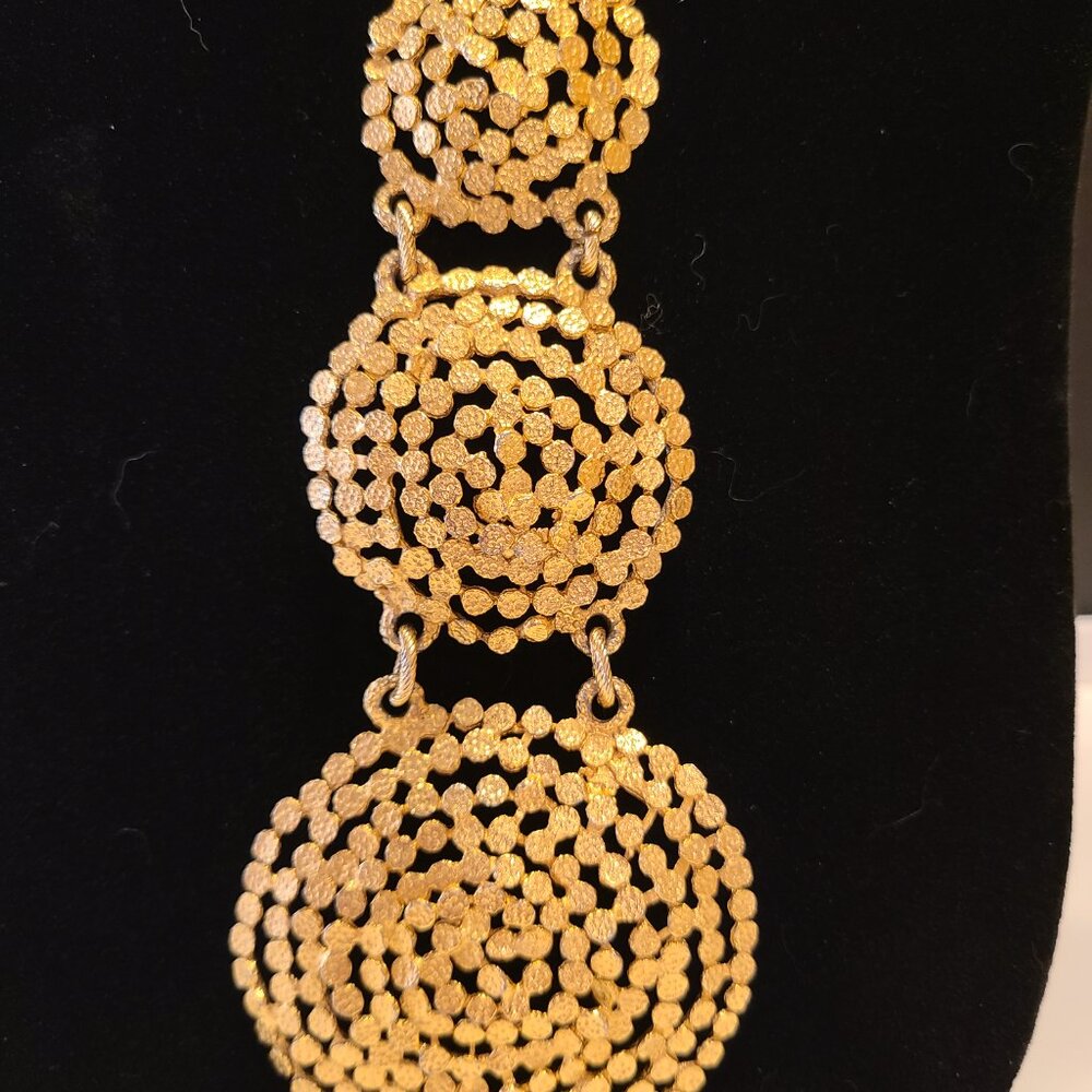 Vintage gold-tone bold medallion statement necklace - Picture 10 of 11